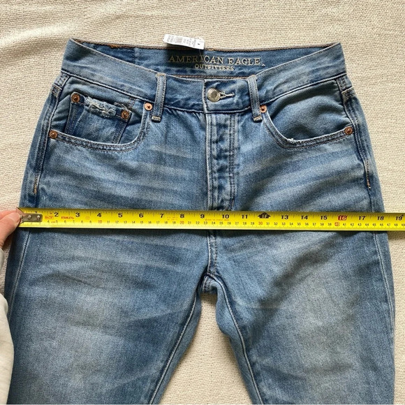 NWT AMERICAN Eagle Light Wash Girlfriend High Rise 100% Cotton Jeans  Size 0 Reg - Picture 11 of 13